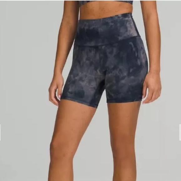 Lululemon Diamond Dye Align Shorts - NWOT - Picture 2 of 2